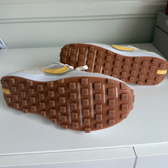 NWOT Nike Women’s Sneaker WAFFLE ONE 'SAIL COCONUT MILK' - Picture 9 of 12